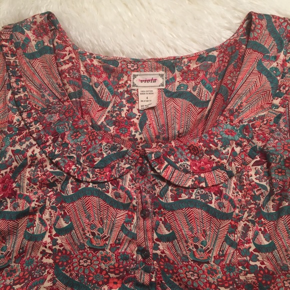 Peplum Top w/ Pleated Collar & Puffy Sleeves - Picture 8 of 8